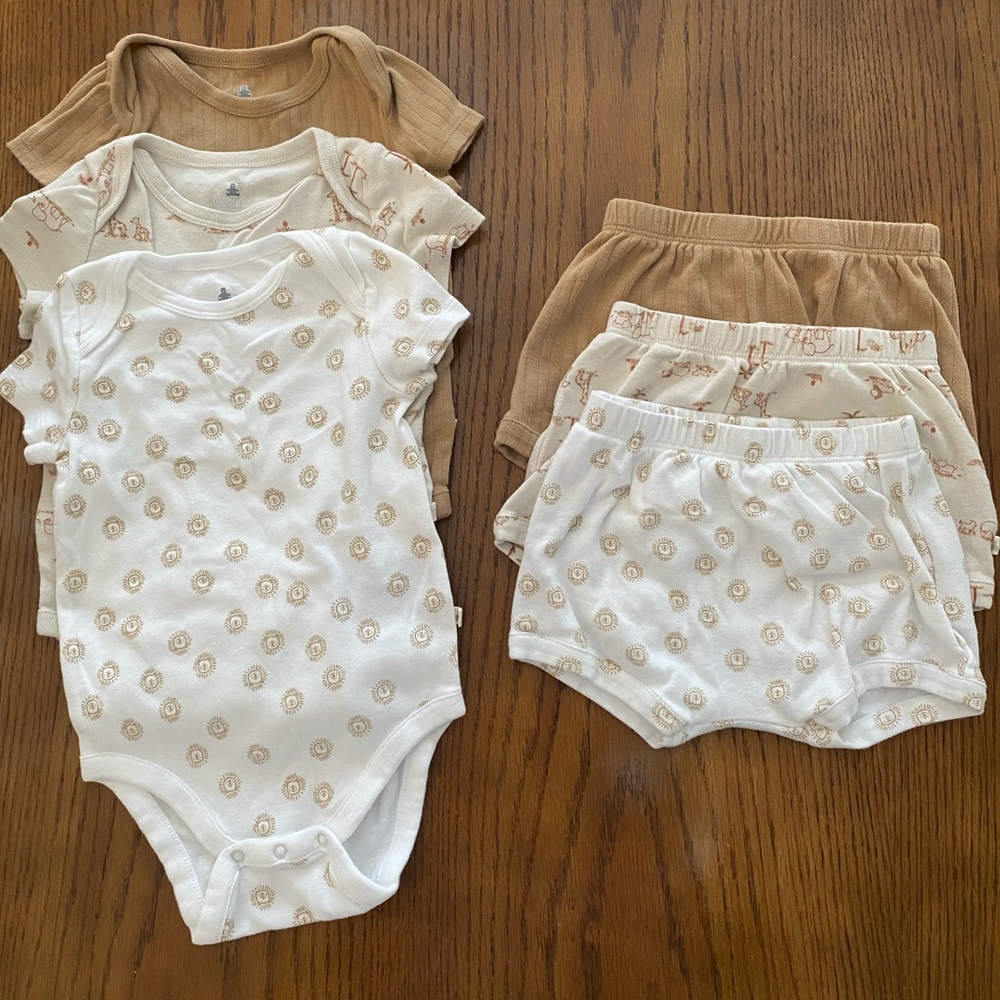 BabyGAP Gender Neutral 12-18m Clothing Lot